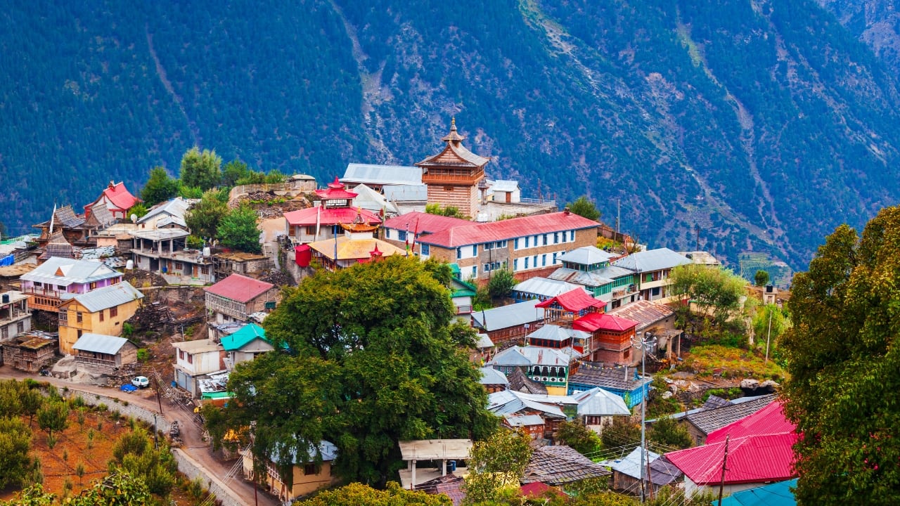Wake up to the magical hues of Kinnaur Kailash peaks in enchanting Kalpa. (Image: Canva)