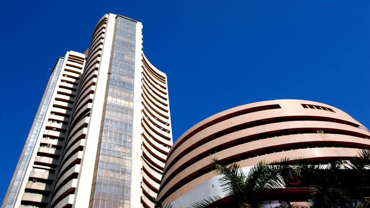 Market extends gain in fourth week; IT, telecom, realty stocks shine
