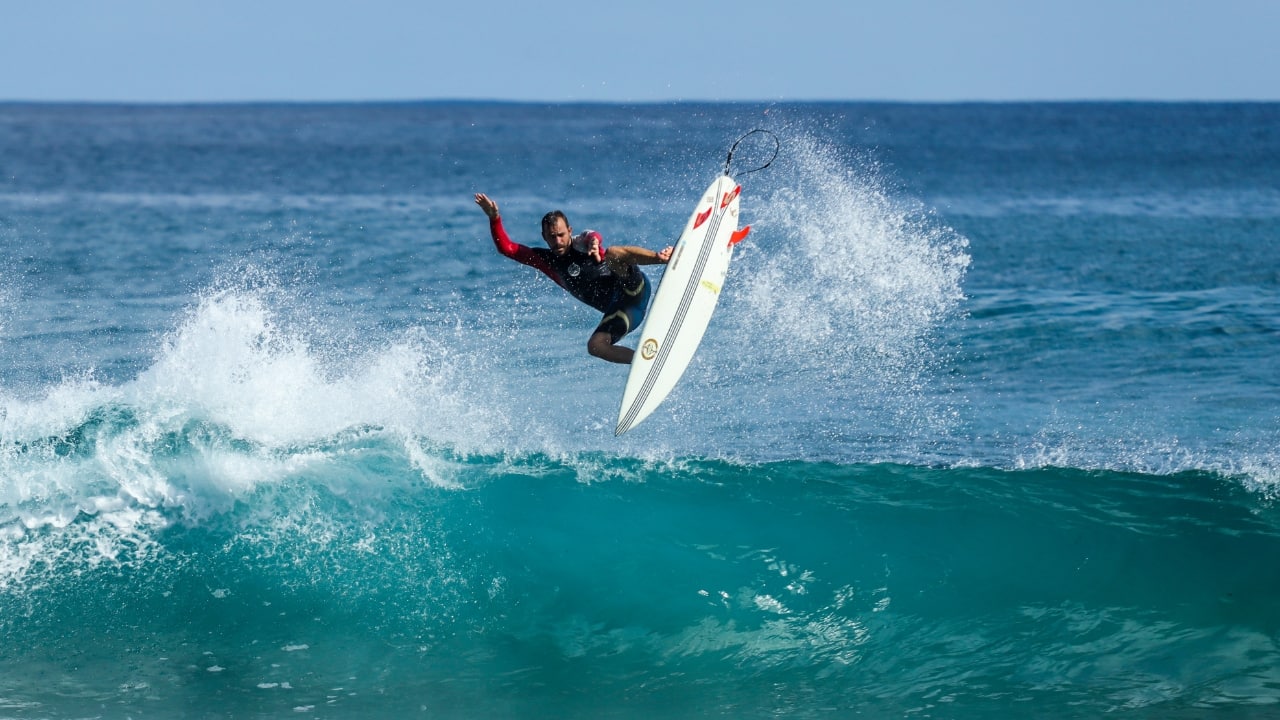 10 Unmissable Surfing Destinations in India and Beyond