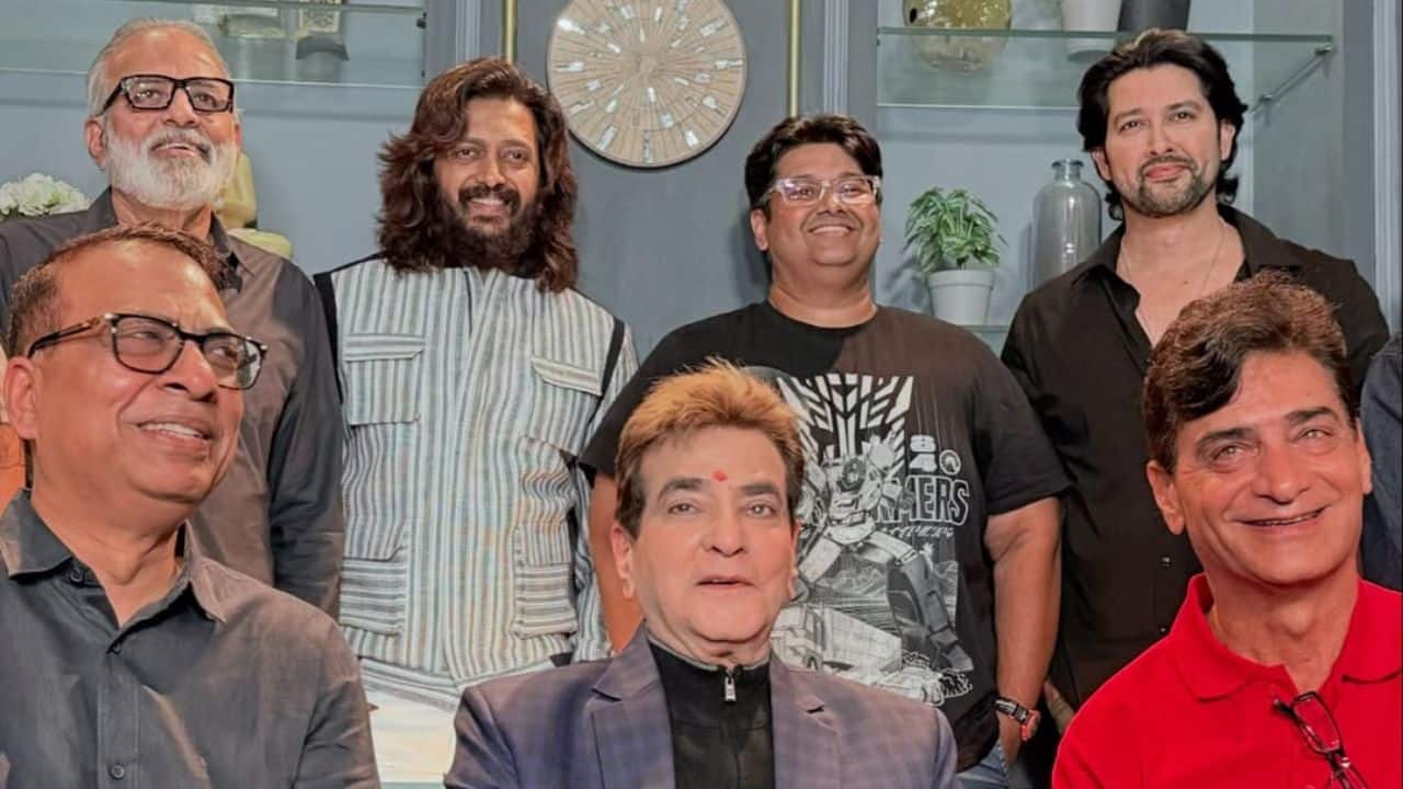 Milap Zaveri’s Masti 4 goes on floors; Aftab Shivdasani, Riteish Deshmukh and Jeetendra come together for launch