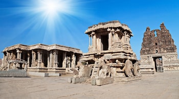 Explore Hampi’s iconic boulders and ruins under the pleasant winter breeze. (Image: canva)