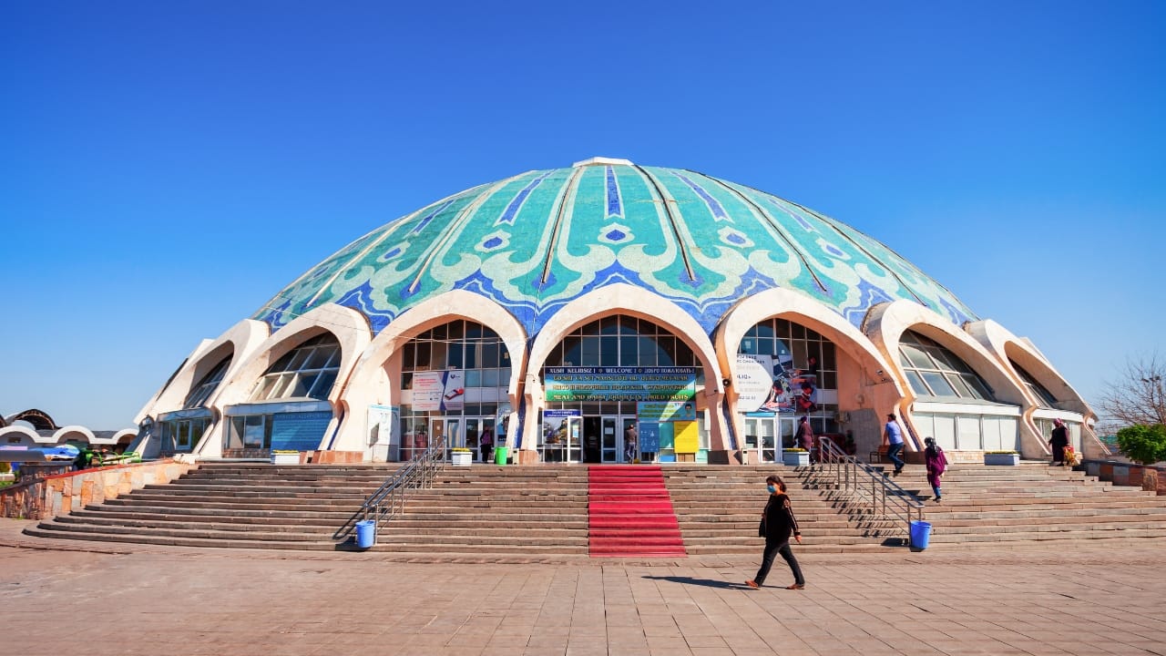 Vibrant Chorsu Bazaar and Khast Imam Complex blend modern and ancient charm in Tashkent. (Image: Canva)