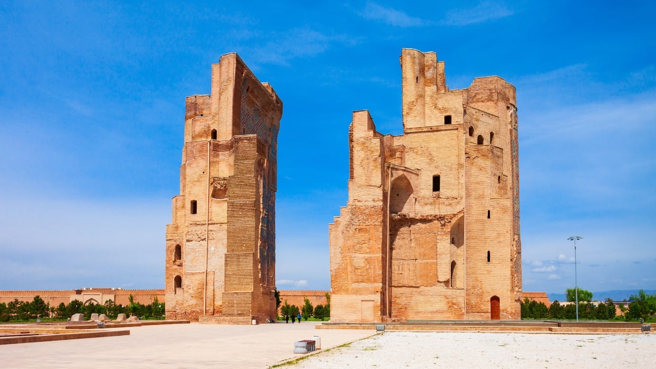 Shahrisabz’s Ak-Saray Palace reflects Tamerlane’s powerful legacy. (Image: Canva)