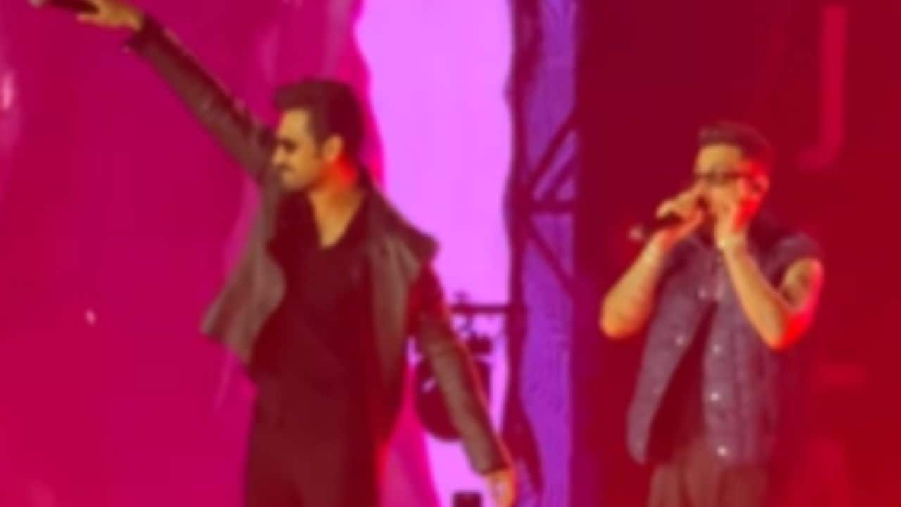 Vicky Kaushal's powerful speech moves Karan Aujla to tears during his Mumbai concert, says, "I know tere ma-pyo itthhe hee aa.."
