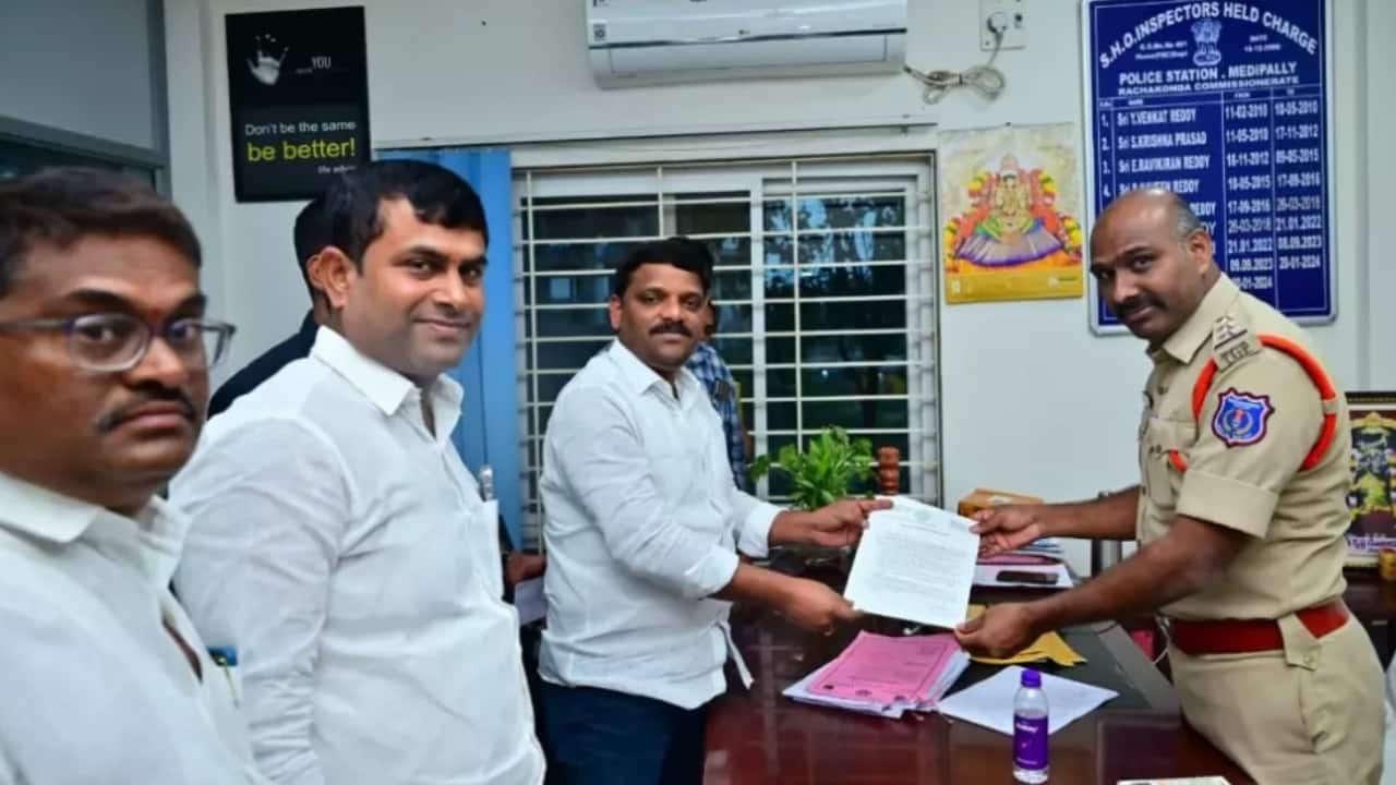 Congress MLC Theenmar Mallana files a new case against Allu Arjun for Pushpa 2 urinating scene
