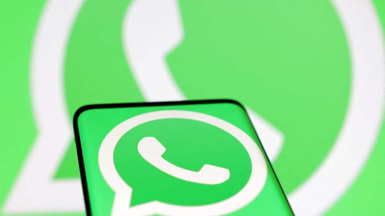 WhatsApp is getting a dedicated AI chatbot tab at the home screen