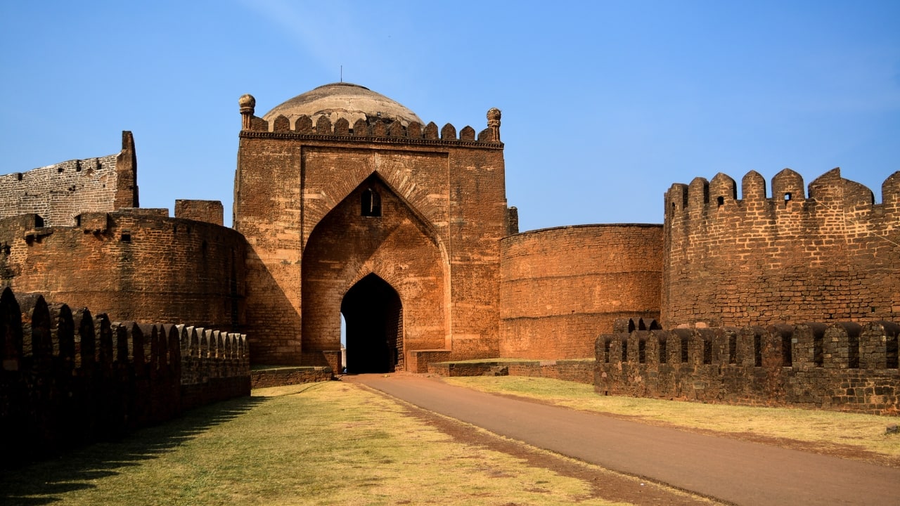 Explore top weekend getaways near Hyderabad—history, hills, and nature just a drive away! (Image: canva)