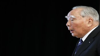 Osamu Suzuki, chairman of Suzuki Motor Corp., reacts during a news conference in Tokyo, Japan, on Wednesday, Oct. 12, 2016. Suzuki Motor Corp. said it's exploring collaboration with Toyota Motor Corp. amid unprecedented costs to make cars safer and cleaner, one year after the smaller Japanese automaker extricated itself from a failed partnership with Volkswagen AG. Photographer: Tomohiro Ohsumi/Bloomberg