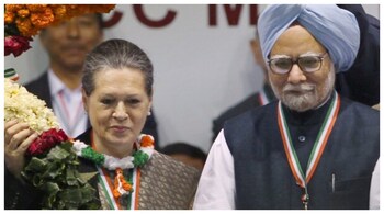 CPC chairperson Sonia Gandhi and former PM Manmohan Singh (Courtesy: PTI file photo)