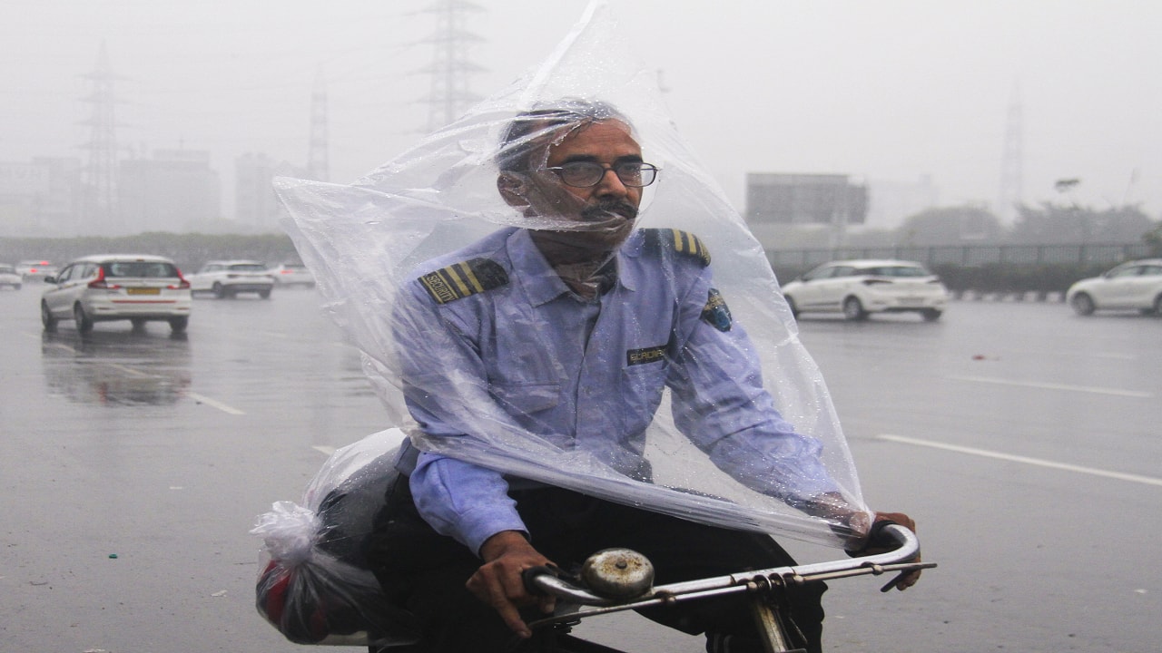 Delhi-NCR rain: Moderate showers, thunderstorm across region; cloudy conditions to prevail