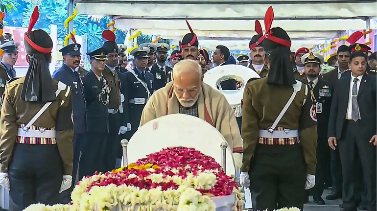 Top leaders, foreign dignitaries pay last respects to Manmohan Singh at ...