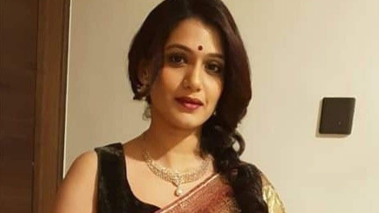 One worker dies, another injured after being hit by Marathi actor Urmila Kothare's car in Mumbai