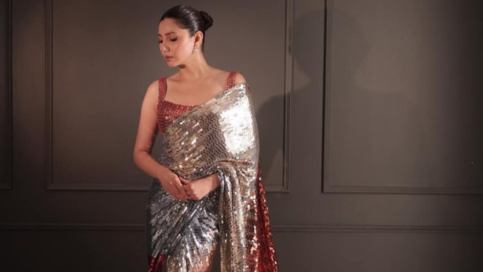 Pakistani actress Mahira Khan stuns in Manish Malhotra saree worth Rs 3  Lakhs 25 Thousand, see