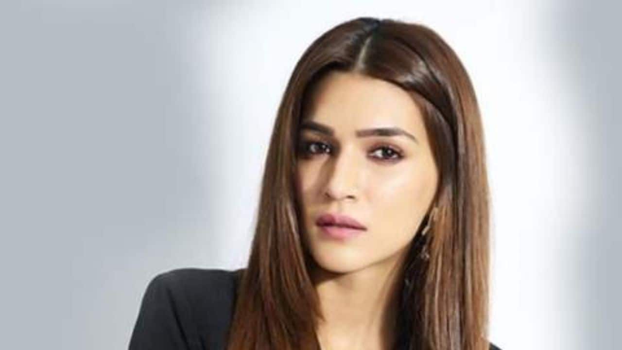 Kriti Sanon describes award shows as 'quarter-life crisis' says, "Earlier, people didn't judge, didn’t stress about designer labels..."