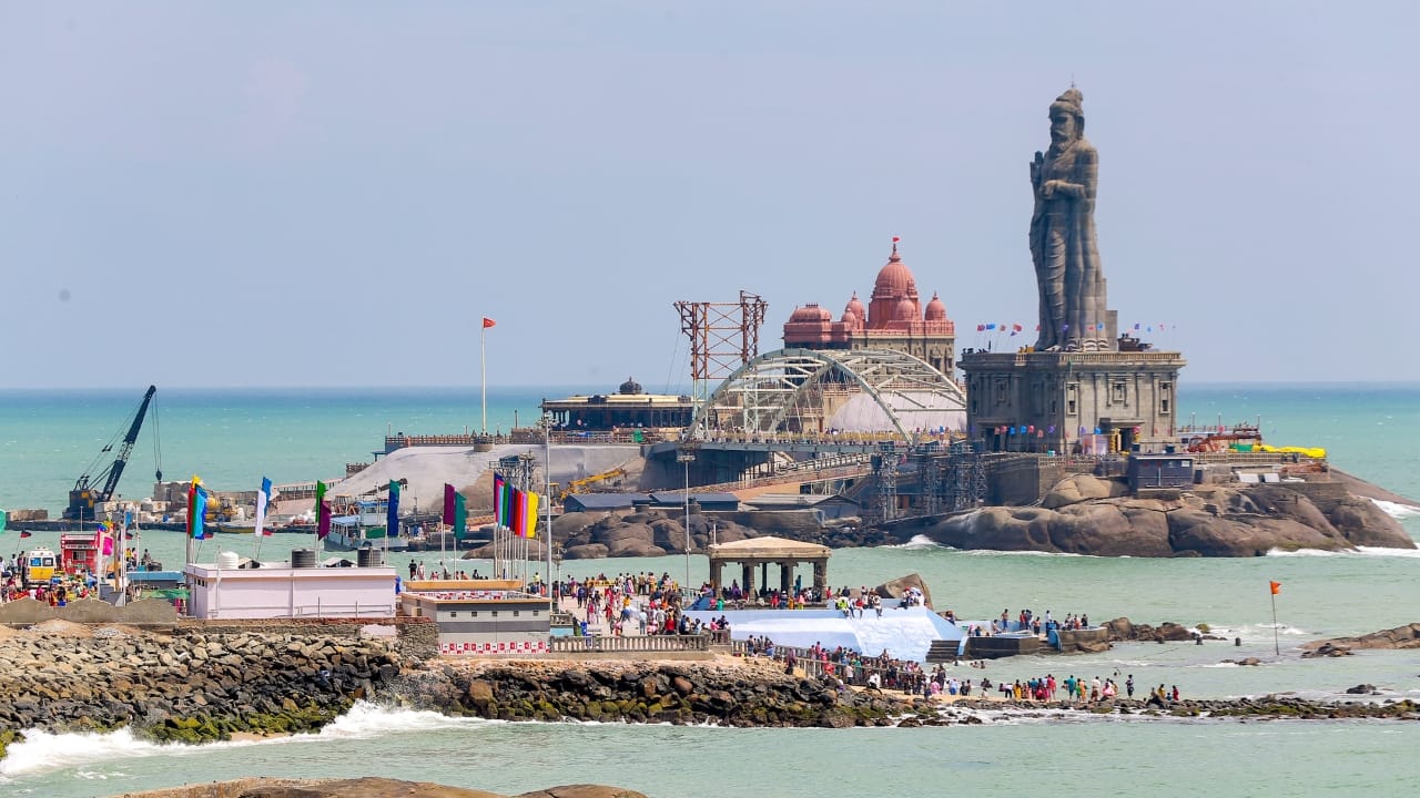 The glass bridge between Vivekananda rock memorial and Thiruvalluvar statue (Image: PTI)