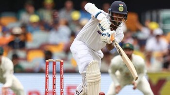 Umpire Wilson made two debatable calls on Day 1 of the Test in Syndey.