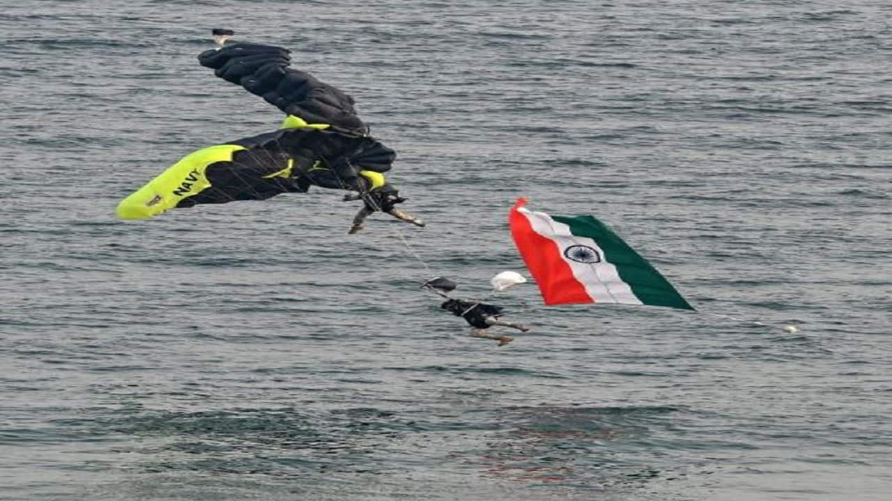 Watch: Indian Navy para jumpers land in sea after parachutes get entangled