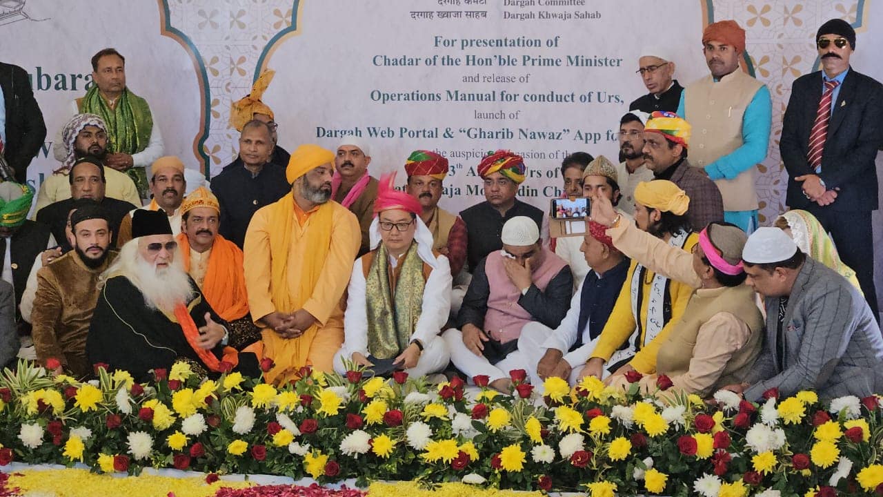 Kiren Rijiju offers 'chadar' at Ajmer Sharif Dargah on PM Modi's behalf