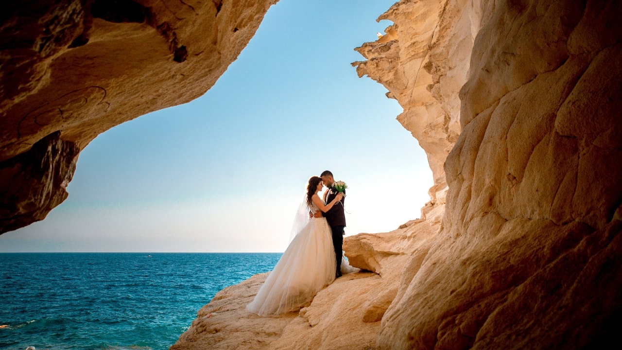 Dream honeymoon? Discover the perfect romantic escapes for 2025! (Image: Canva)