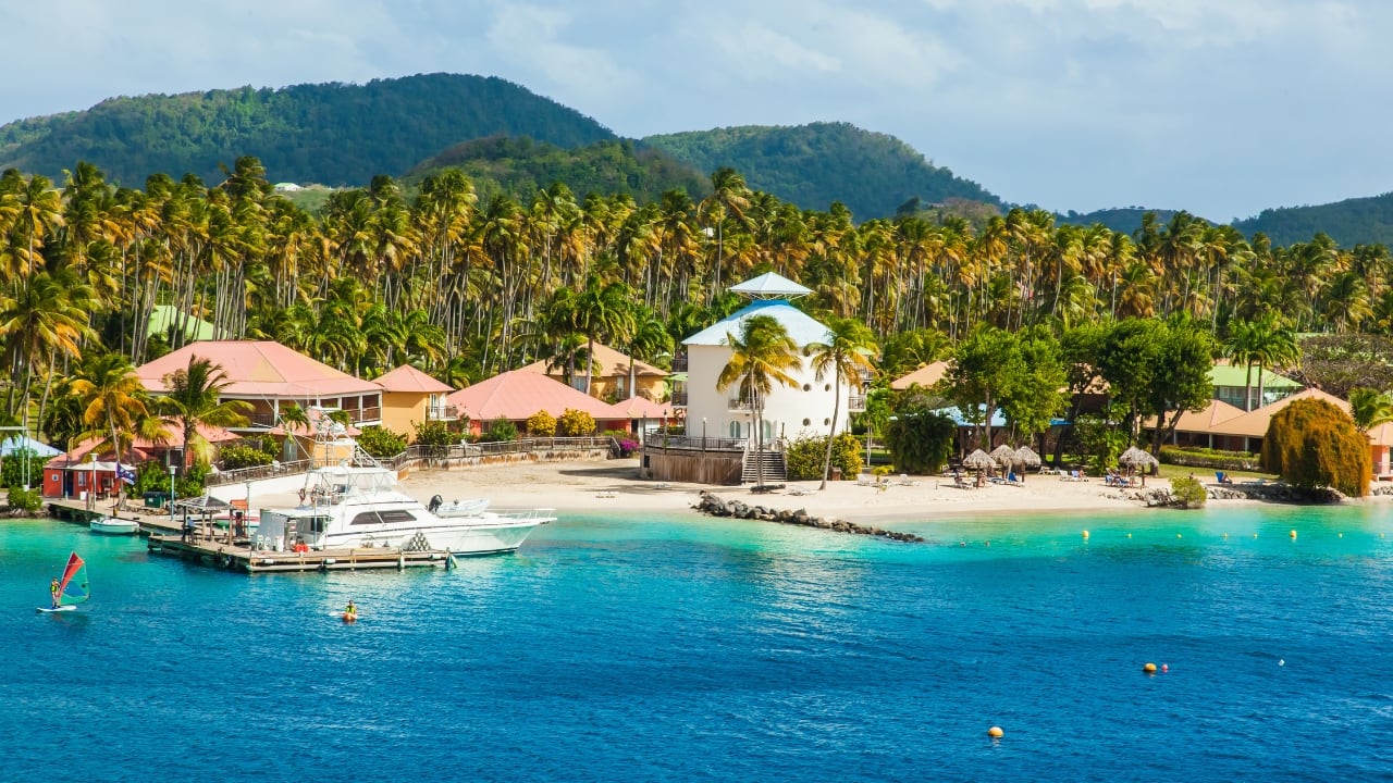 Overwater bungalows and crystal-clear lagoons – French Polynesia is paradise redefined. (Image: Canva)