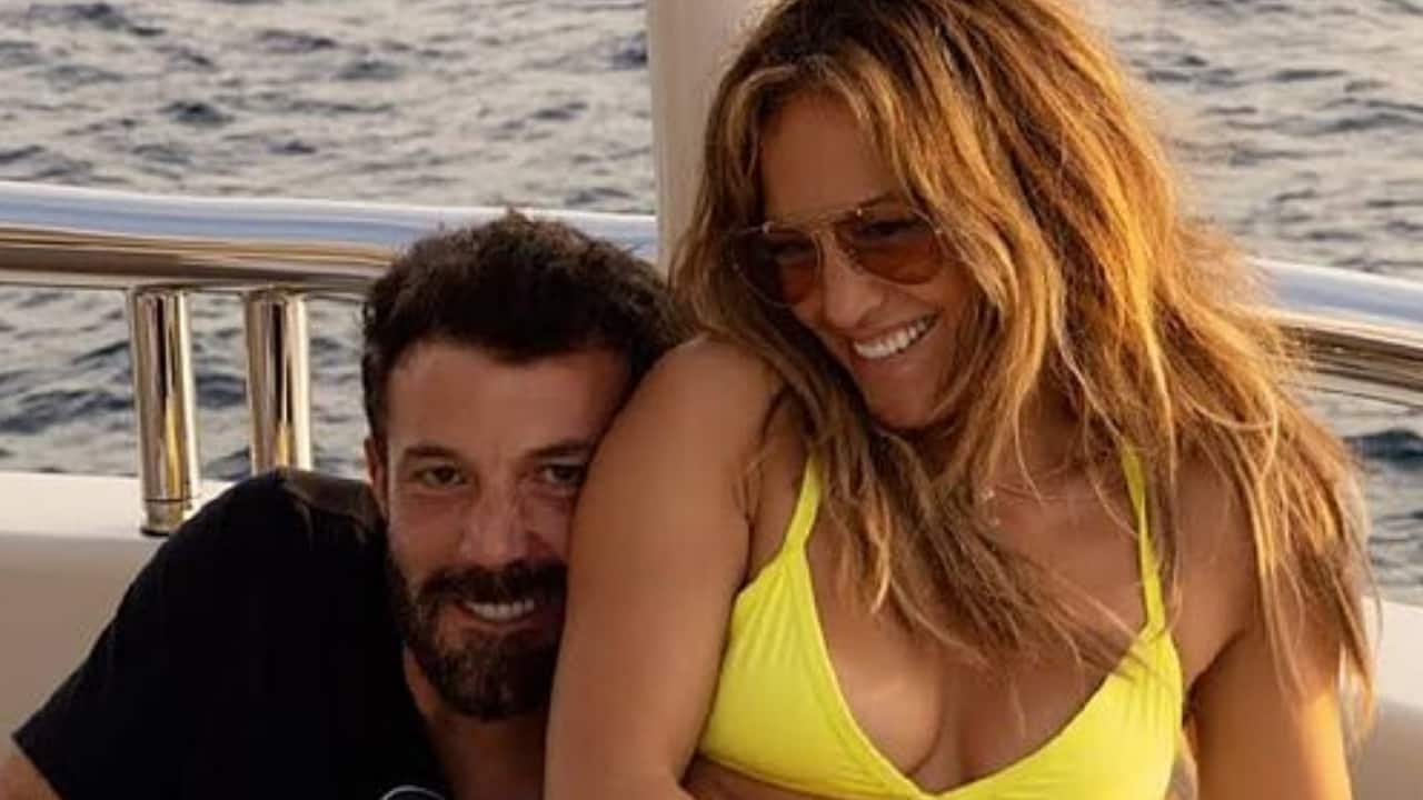 Jennifer Lopez and Ben Affleck settle divorce after two years of marriage, actress to return to her maiden name Lopez
