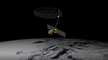 An equal collaboration between NASA and the Indian Space Research Organisation, NISAR will offer unprecedented insights into Earth’s constantly changing land and ice surfaces using synthetic aperture radar technology. The spacecraft, depicted here in an artist’s concept, will launch from India. (Image: NASA)