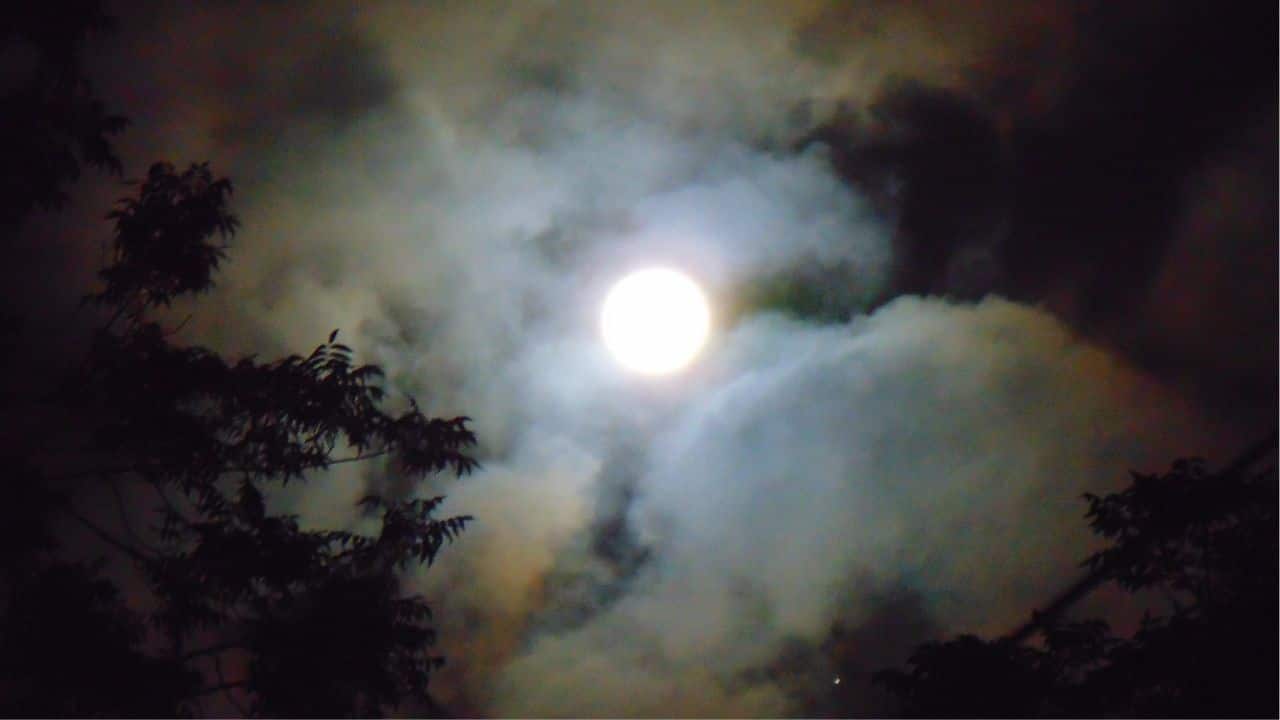 STRAWBERRY MOON: June's Full Moon is known as the Strawberry Moon, marking the ripening of red berries, traditionally gathered by Native American tribes. Other native names include Berries Ripen Moon, Green Corn Moon, and Hot Moon. Celtic names are Mead Moon, Horse Moon, Dyan Moon, and Rose Moon, while English names include Flower Moon and Planting Moon.