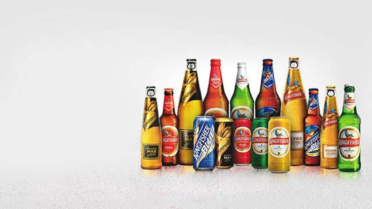 United Breweries (UBL): United Breweries' stock initially demonstrated significant upward movement, climbing as high as 6.6% to Rs 2,166. Subsequently, the stock’s price retreated somewhat, suggesting a degree of investor uncertainty. This price fluctuation occurred even though the company's Q3 results fell short of analysts' projections. The initial surge could be attributed to investors anticipating positive developments despite the less-than-ideal quarterly figures.