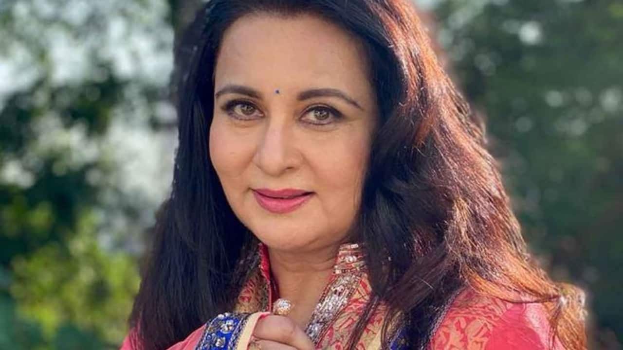 Painter robs Poonam Dhillon's Khar residence, steals diamond earrings worth Rs. 1 lakh, cash worth Rs. 80,000