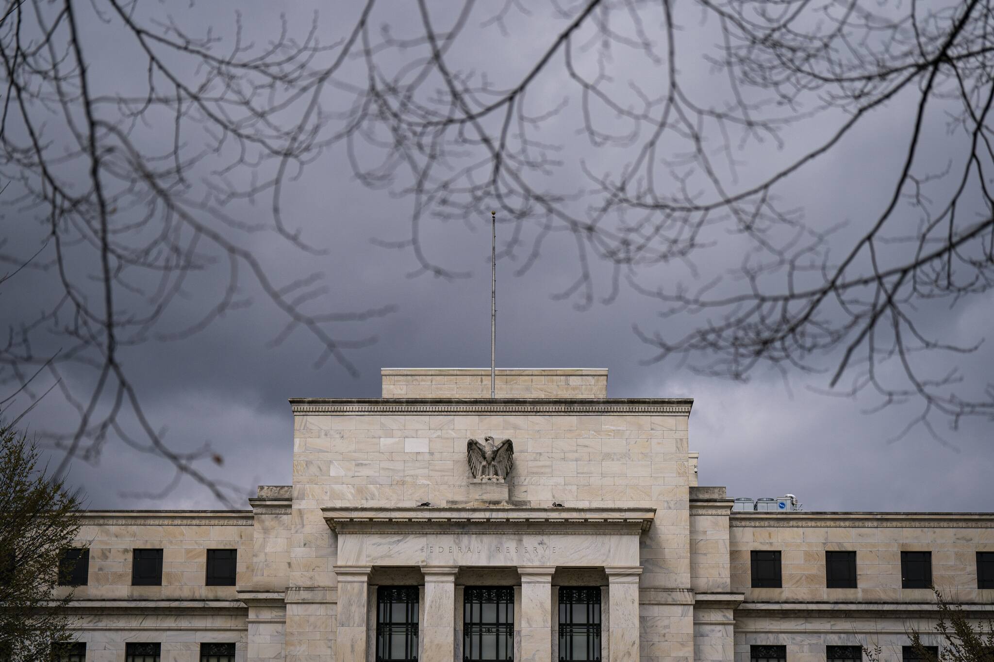 FOMC minutes show officials eager to slow interest rate cuts