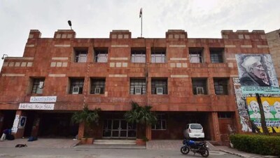Around 30–40 students, associated with the Students’ Federation of India (SFI), Democratic Students’ Federation (DSF) and All India Students’ Association (AISA), were present when the slogans were raised.