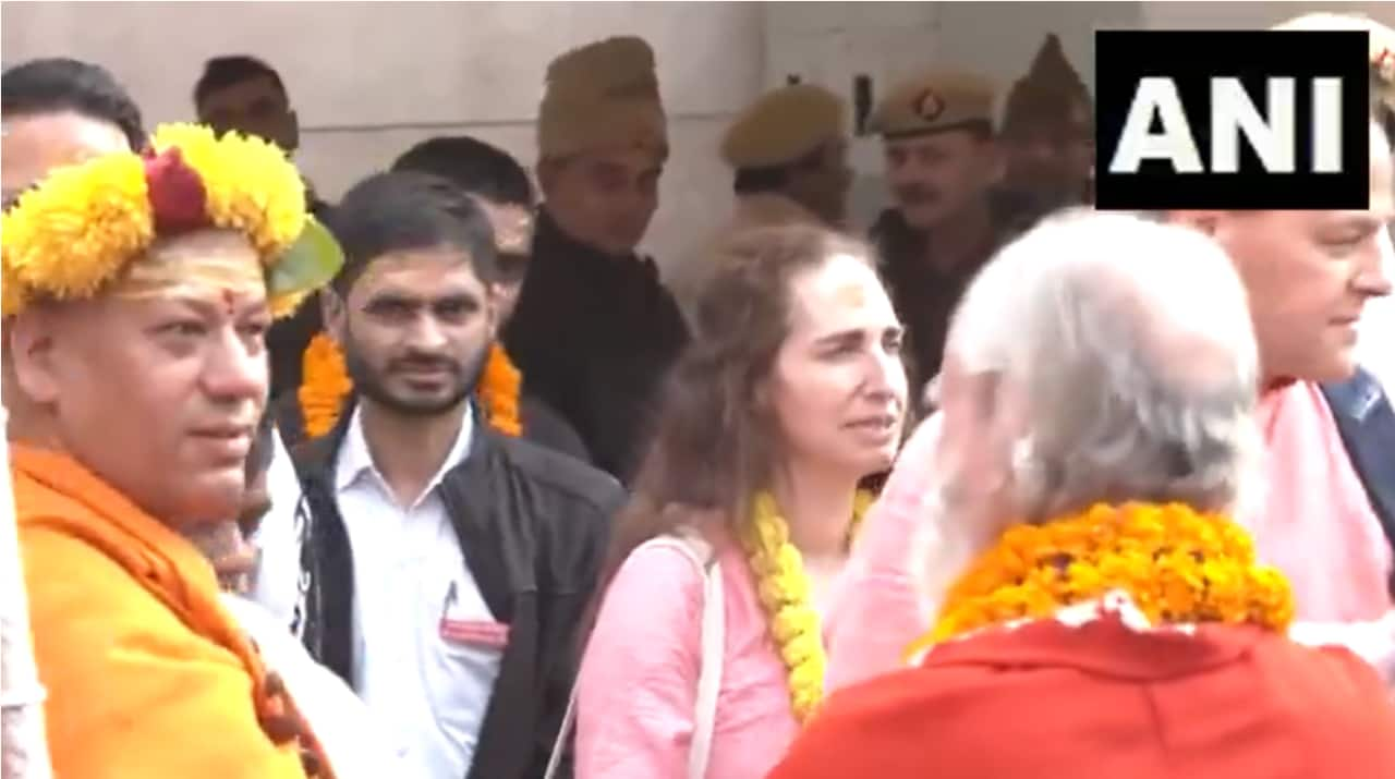 Steve Jobs' wife Laurene Powell offers prayers at Varanasi Temple ahead Of Maha Kumbh visit