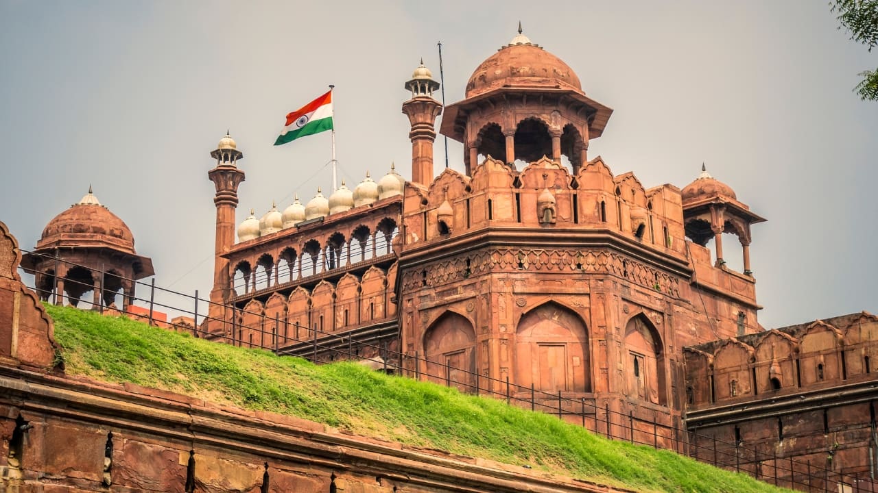 1. Delhi The capital city of Delhi is a haven for food lovers. From the famous butter chicken and spicy kebabs to crispy chaat at Chandni Chowk, Delhi’s street food scene is legendary. Don’t miss out on the melt-in-your-mouth kebabs at Karim’s or the iconic parathas at the famous Paranthe Wali Gali. (Image: Canva) 1. Delhi The capital city of Delhi is a haven for food lovers. From the famous butter chicken and spicy kebabs to crispy chaat at Chandni Chowk, Delhi’s street food scene is legendary. Don’t miss out on the melt-in-your-mouth kebabs at Karim’s or the iconic parathas at the famous Paranthe Wali Gali. (Image: Canva)