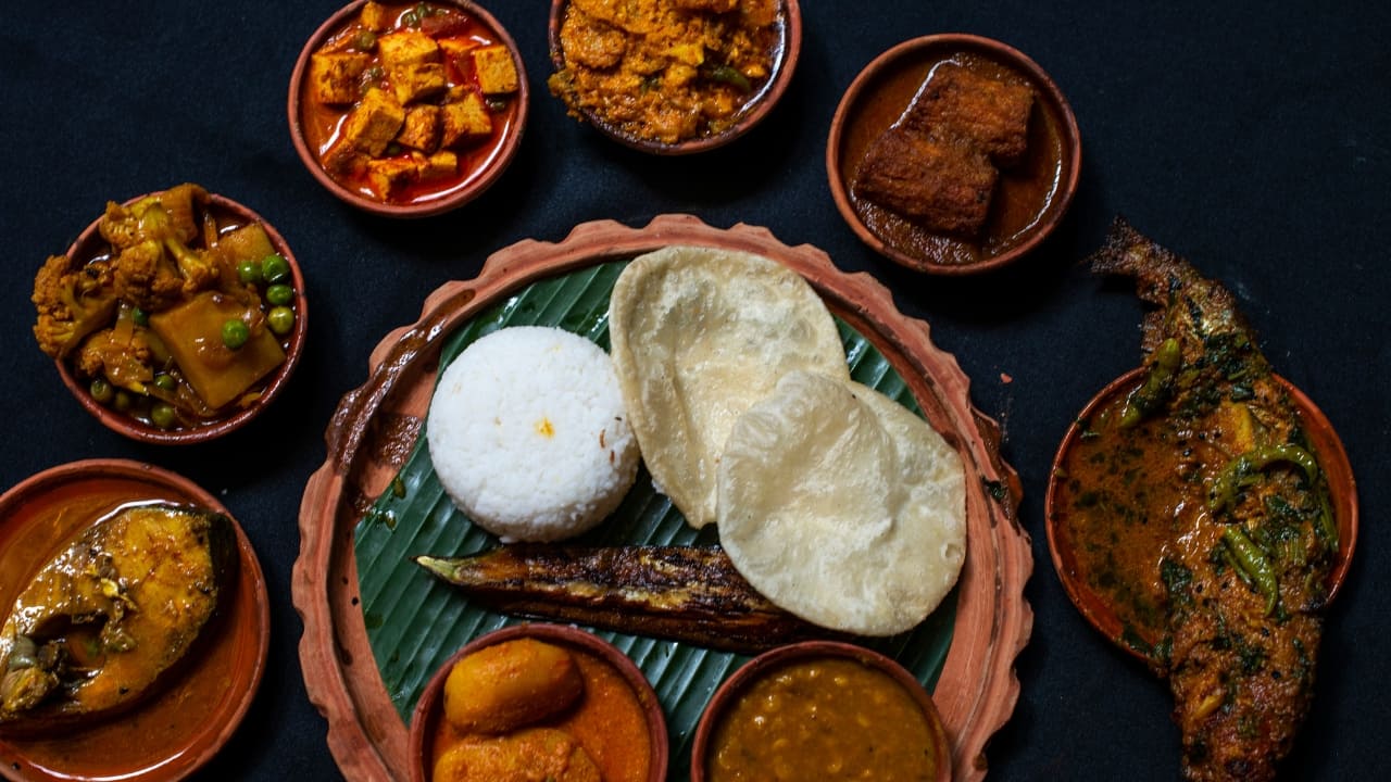 3. Kolkata Kolkata’s food is a delightful fusion of sweet and savory. Feast on spicy fish curries, crunchy street food puchka, and explore the iconic roshogolla and sandesh sweets from legendary shops like Balaram Mullick & Radharaman Mullick. (Image: Canva) 3. Kolkata Kolkata’s food is a delightful fusion of sweet and savory. Feast on spicy fish curries, crunchy street food puchka, and explore the iconic roshogolla and sandesh sweets from legendary shops like Balaram Mullick & Radharaman Mullick. (Image: Canva)
