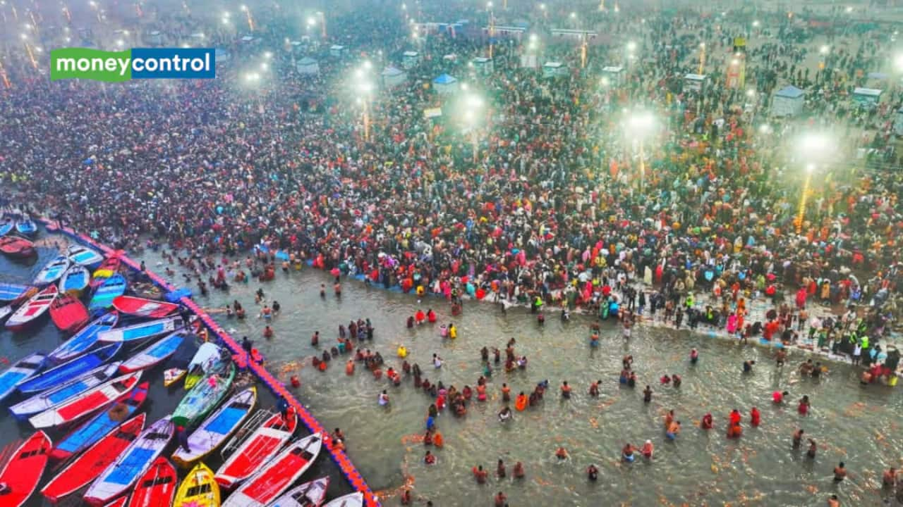 Maha Kumbh 2025: World's Largest Gathering Begins, 6 million Devotees Take Holy Dip on Paush Purnima