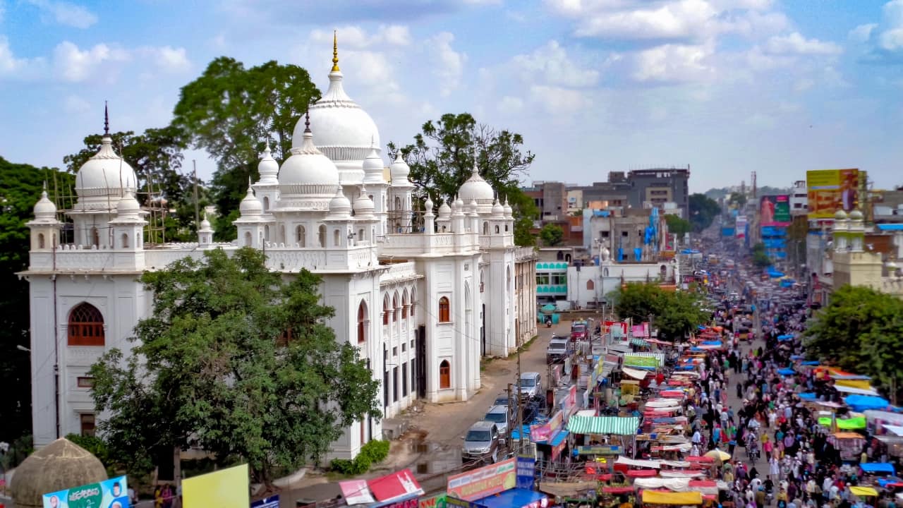 4. Hyderabad Average Travel Time Per 10 km: 31 minutes, 30 seconds The &quot;City of Pearls&quot; is grappling with increased vehicular density due to its booming IT industry. Despite efforts to improve public transport, Hyderabad remains high on the congestion index. (Image: Canva)