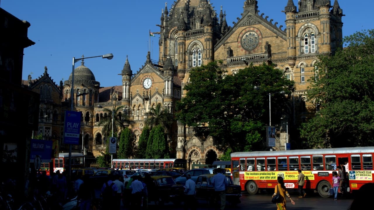 6. Mumbai Average Travel Time Per 10 km: 29 minutes, 26 seconds As India’s financial capital, Mumbai's infamous traffic is a result of its massive population and limited road space. While public transport systems like local trains alleviate some of the pressure, road traffic remains a persistent problem. (Image: Canva)
