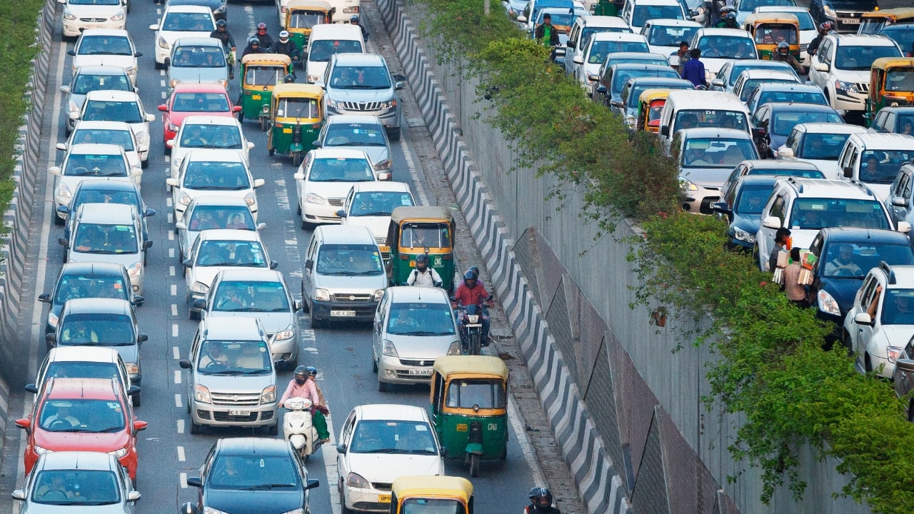 8. Ernakulam Average Travel Time Per 10 km: 28 minutes, 30 seconds This vibrant city in Kerala experiences heavy congestion due to its growing urban population and tourism. The narrow streets and lack of parking exacerbate the issue. (Image: Canva)