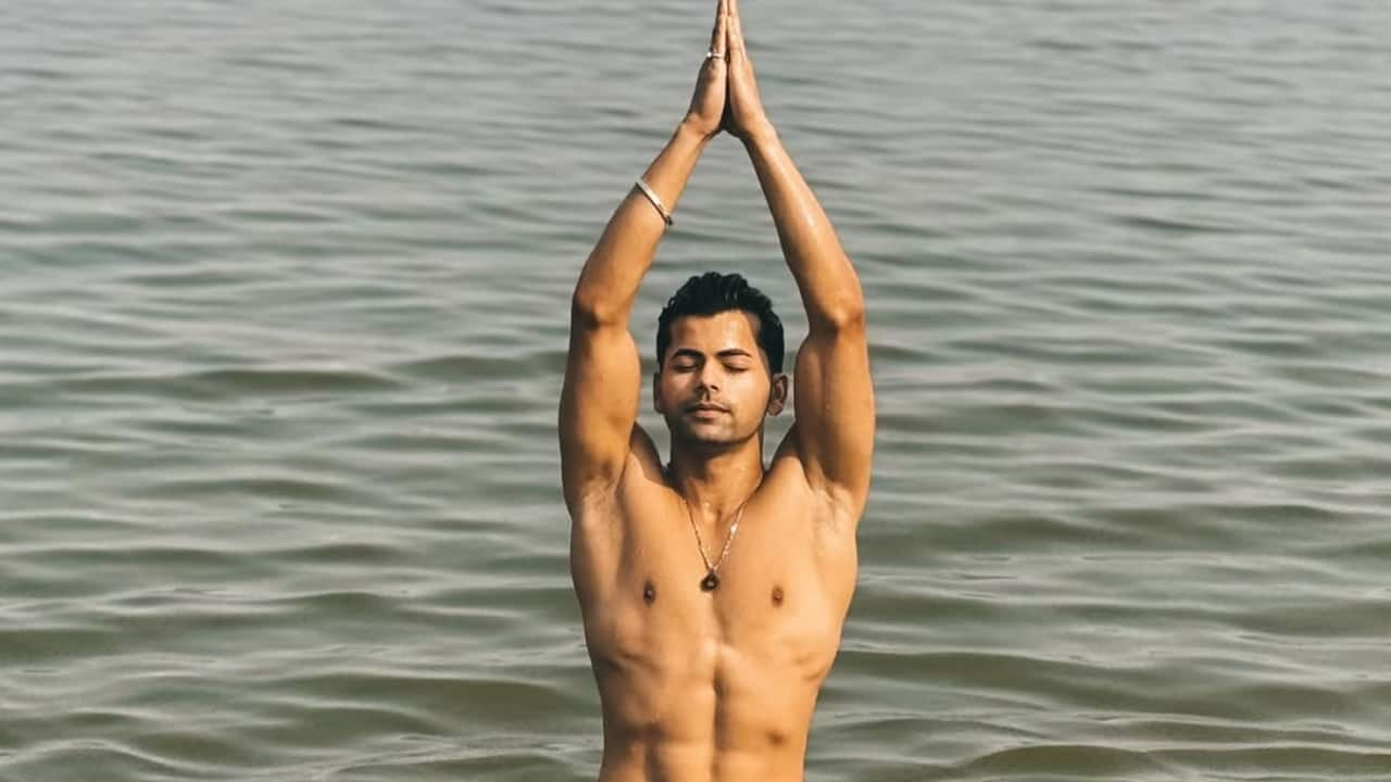 Siddharth Nigam takes a holy dip at Triveni Sangam during Mahakumbh 2025