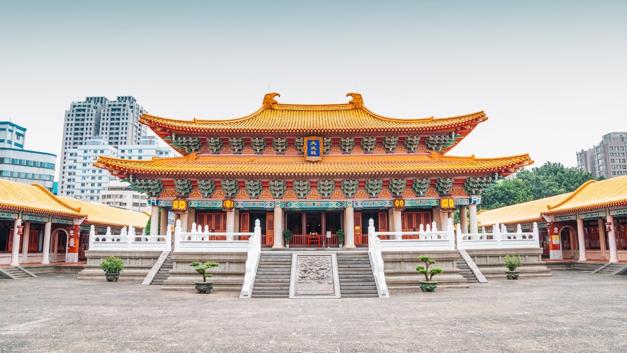 7. Taichung, Taiwan A city full of art, parks, and quirky cafes, Taichung is rapidly becoming a must-visit destination for pet lovers. Whether you’re taking a leisurely stroll through the National Taichung Theater’s park or sipping coffee in one of its pet-friendly spots, your pet is in for a treat as much as you are! (Image: Canva)