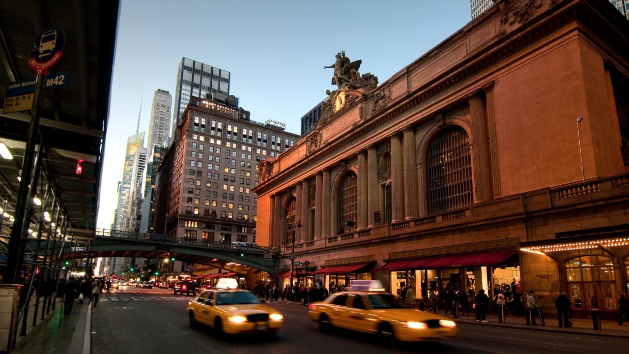 4. The Hidden Speakeasy Tucked away in the heart of Grand Central, The Campbell Apartment exudes an old-world charm reminiscent of the Prohibition era. Once the office of a millionaire businessman, it’s now an elegant cocktail bar. It’s one of New York's best-kept secrets, offering craft cocktails and an exclusive, intimate atmosphere. (Image: Canva)