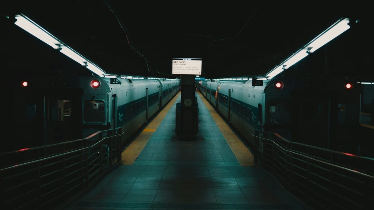6. The Secret Platform Beneath the grand halls of Grand Central lies a secret platform, originally designed for VIPs. Most famously, it was used by President Franklin D. Roosevelt to discreetly exit from the Waldorf Astoria Hotel, bypassing the public and ensuring privacy. It’s a hidden gem that few people know about. (Image: Canva)