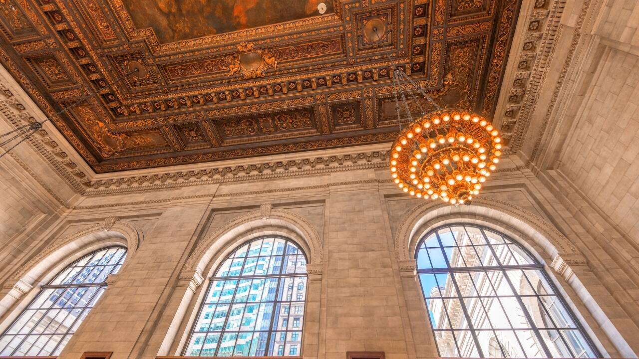 9. A Sanctuary Amidst the Rush Grand Central Terminal offers quiet spots amidst its hustle and bustle, perfect for a moment of peace. Whether it’s the solemn beauty of the Main Concourse or the soothing tones of the Whispering Gallery, this landmark encourages visitors to pause and reflect on the history it holds. (Image: Canva)
