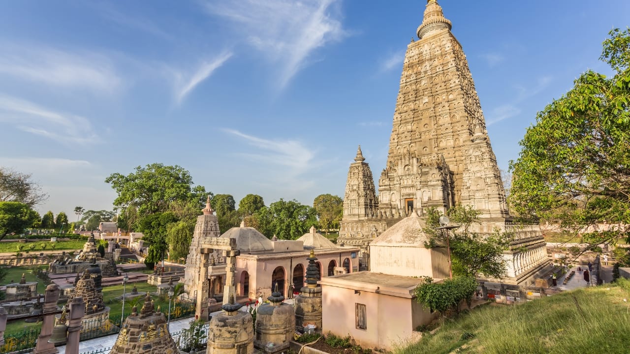 Visit the UNESCO-listed Mahabodhi Temple, where Buddha found enlightenment, and soak in its peaceful aura. (Image: Canva)