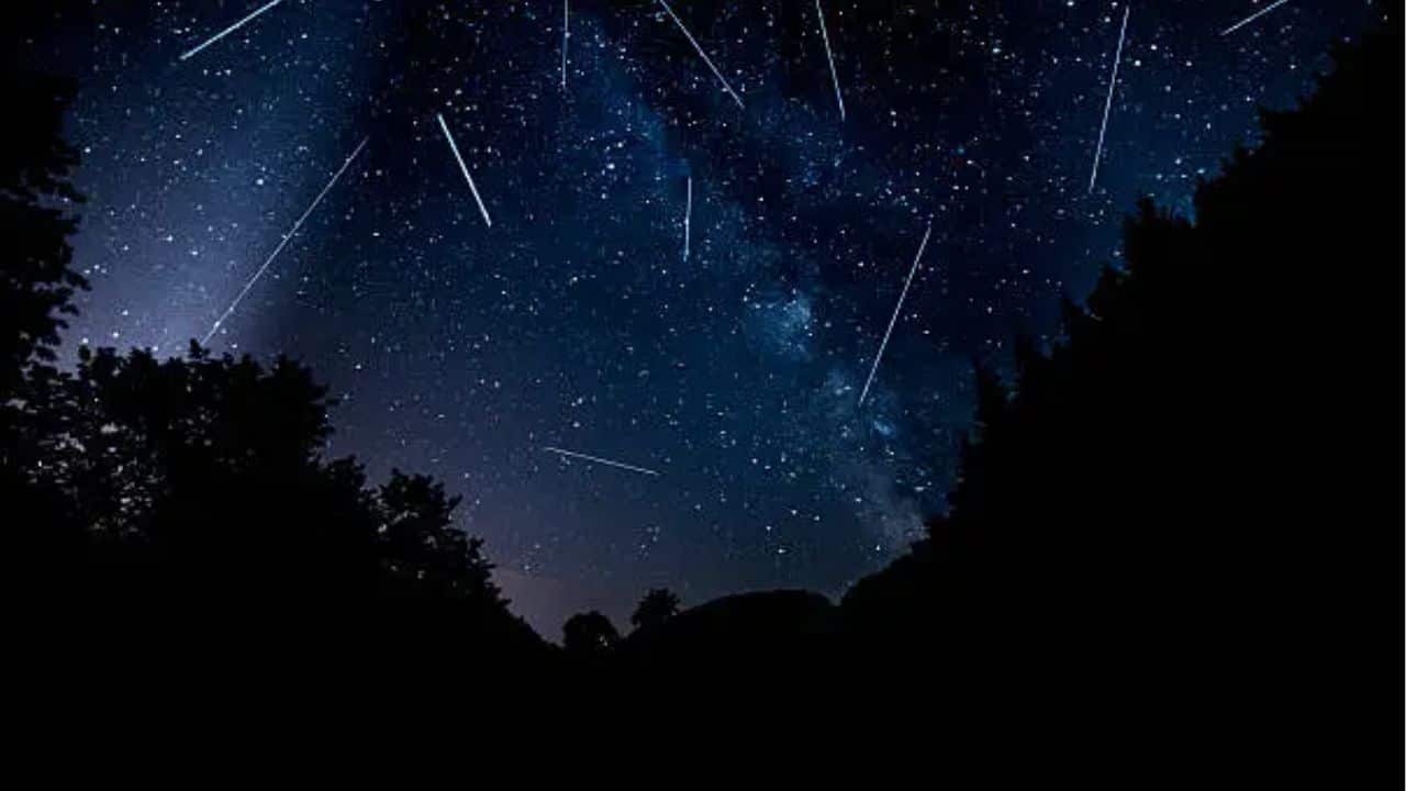 DRACONID METEOR SHOWER: The Draconid meteor shower peaks on Oct. 8, 2025, with minimal activity. It occurs as Earth passes debris from Comet 21P/Giacobini-Zinner, which orbits Earth every 6.6 years. DRACONID METEOR SHOWER: The Draconid meteor shower peaks on Oct. 8, 2025, with minimal activity. It occurs as Earth passes debris from Comet 21P/Giacobini-Zinner, which orbits Earth every 6.6 years.
