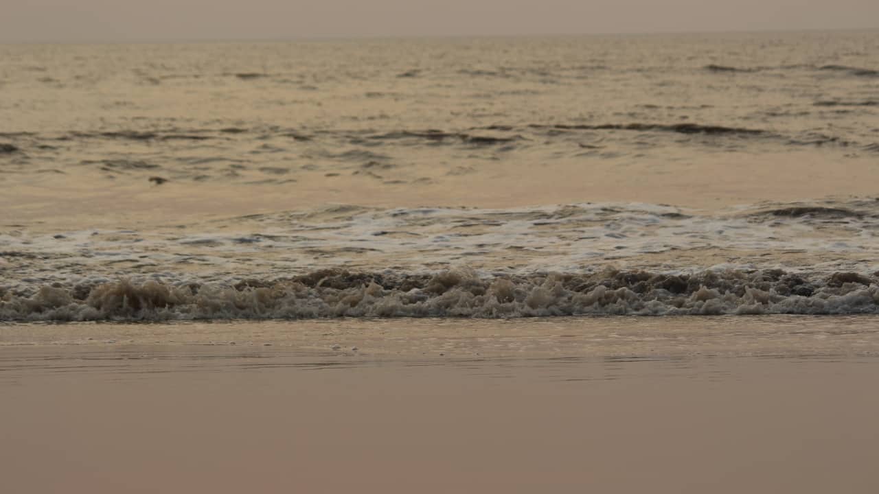 6. Dumas Beach, Gujarat This black sand beach is more than just visually striking—it’s notorious for eerie whispers carried by the wind. Locals believe the spirits of the departed linger here, as the beach was once a burial ground. (Image: Canva)