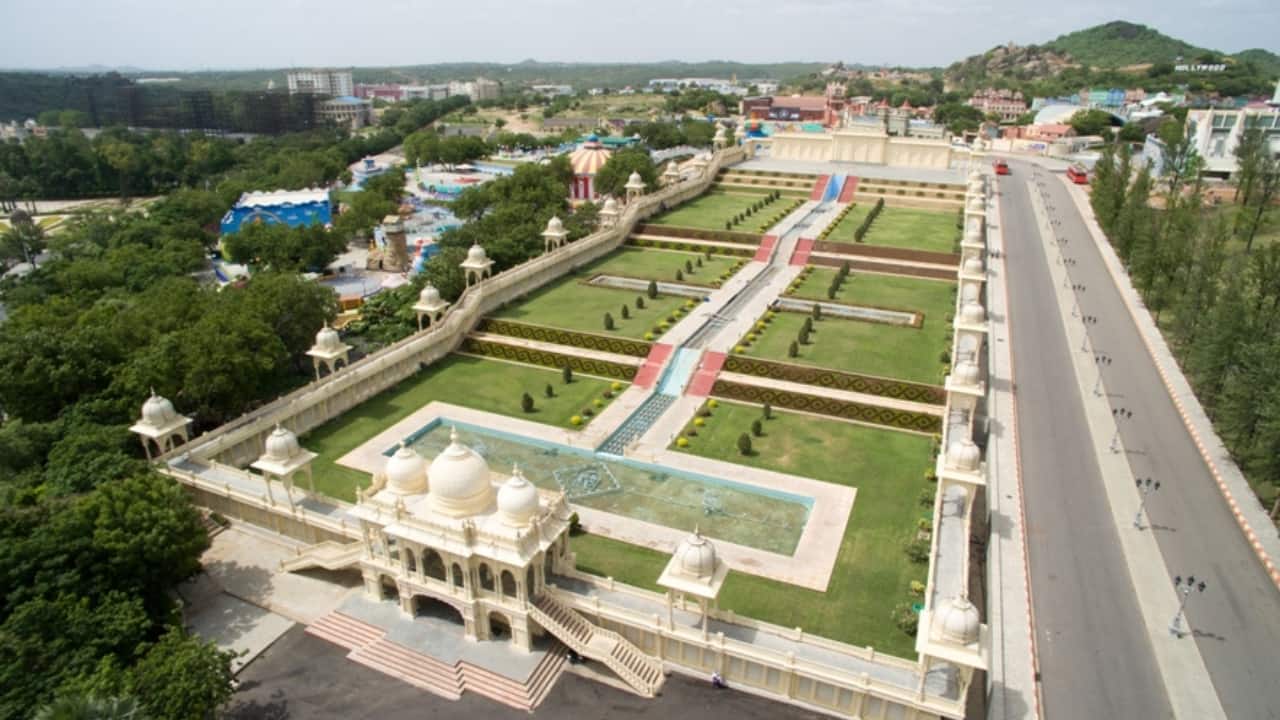 7. Ramoji Film City, Hyderabad India’s largest film studio is built on what was once a battlefield, and tales of ghostly encounters abound. From unexplained accidents on film sets to eerie occurrences, the paranormal makes its presence felt. (Image: Canva)