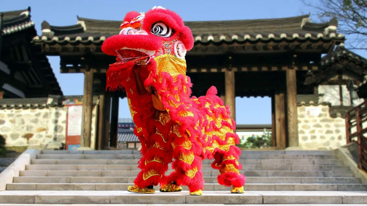 Lunar New Year is a time to celebrate fresh beginnings, renewal, and new adventures. As we enter the Year of the Snake, 2025 brings exciting travel opportunities—whether you're reuniting with loved ones, seeking new horizons, or diving into unique cultures. Agoda, the leading digital travel platform, has unveiled the top 10 most sought-after destinations in Asia to celebrate the Lunar New Year. From spectacular parades to delicious feasts, these cities promise the perfect blend of festive spirit, rich culture, and unforgettable experiences. Here are top 10 destinations in Asia to ring in the Lunar New Year in 2025, each offering vibrant celebrations, cultural treasures, and unforgettable moments: (Image: Canva)