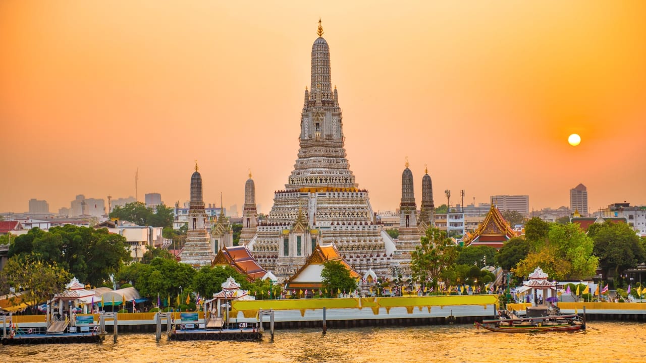 2. Bangkok, Thailand Bangkok pulses with excitement during Lunar New Year. Wander through Chinatown’s vibrant streets, enjoy traditional performances, and dive into Bangkok’s festive food scene—perfect for those looking to add flavor to their trip. (Image: Canva)