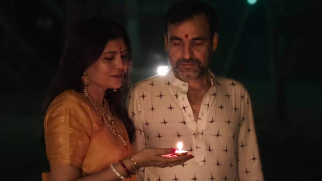 Pankaj Tripathi celebrates 21st wedding anniversary; bows down to wife Mridula - watch video